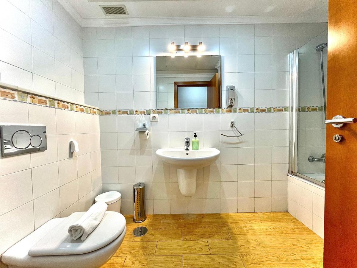 Luxury Duplex 200 M2 Terrace Parking StayinСевиля Екстериор снимка